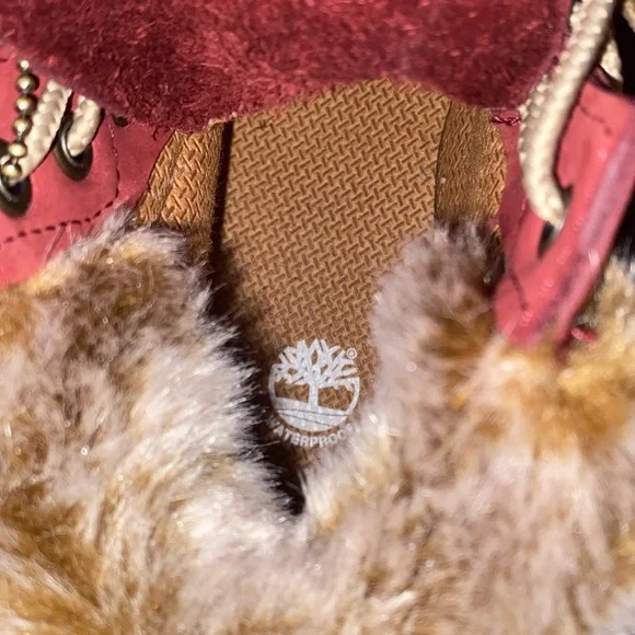 Timberland Boots Girls Size 3 Burgundy Boot Fur Timberland A1U5A Water Resistant - Picture 16 of 16